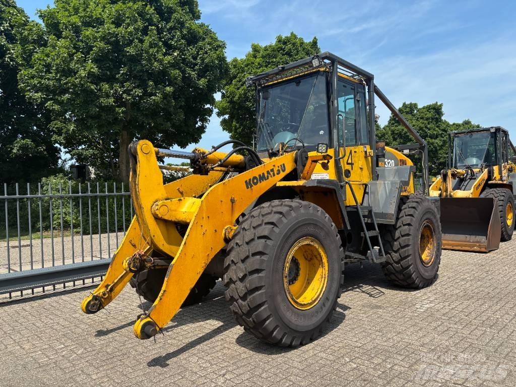 Komatsu WA 320-5 轮式装载机