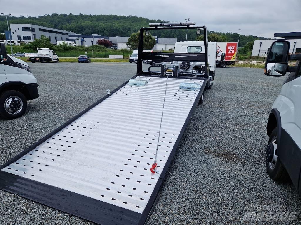 Nissan 35.13 大型面包车