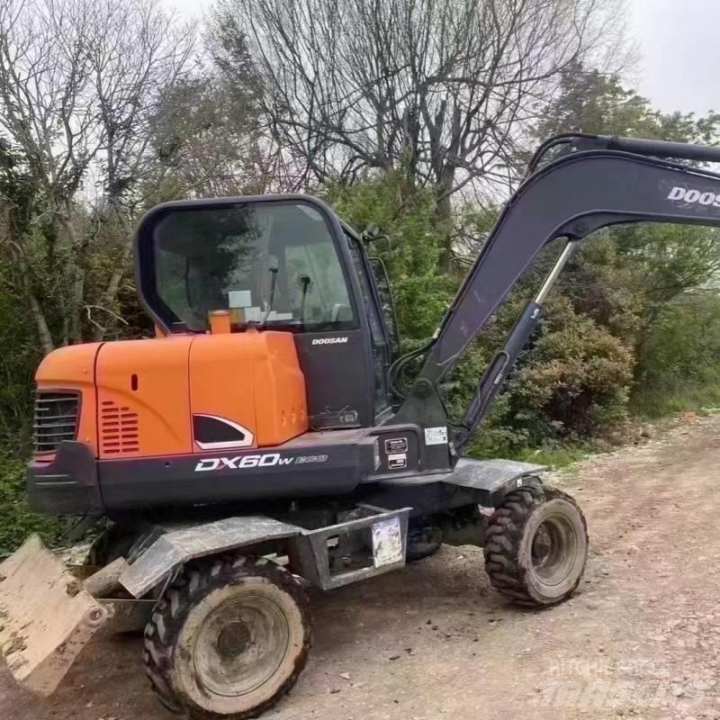 Doosan dx60w 轮式挖掘机