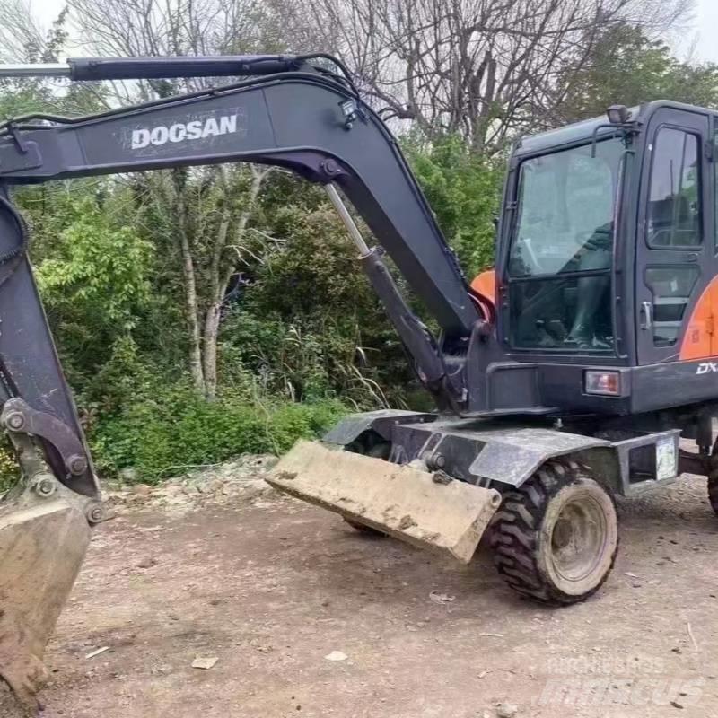 Doosan dx60w 轮式挖掘机