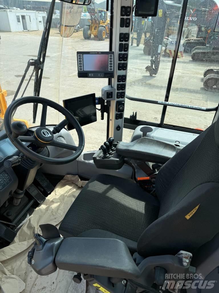 Volvo L 220 H 轮式装载机