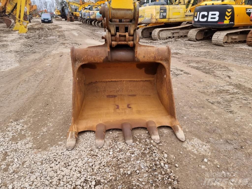 JCB JS 220 LC 履带挖掘机
