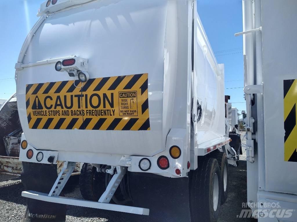 Mack LEU613 垃圾车