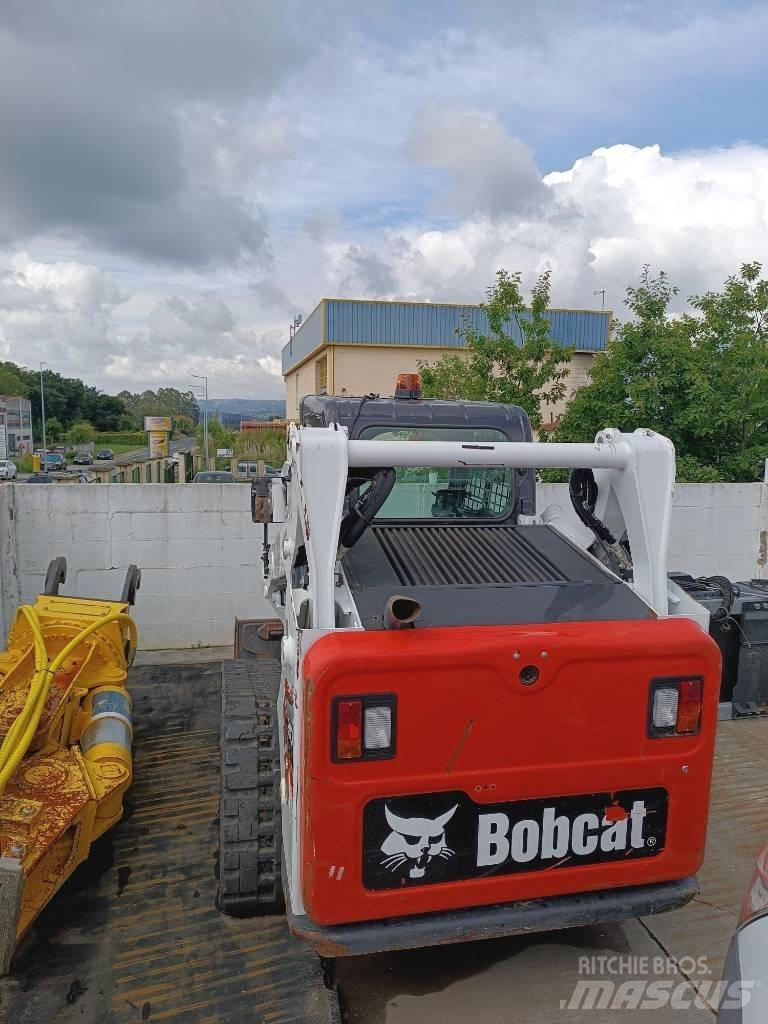 Bobcat T 590 HF 滑移装载机