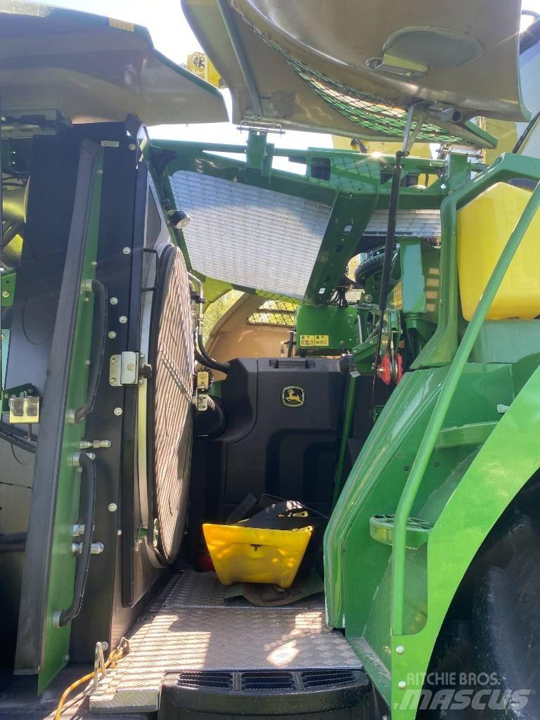 John Deere 8400 i 自走式青贮饲料收割机