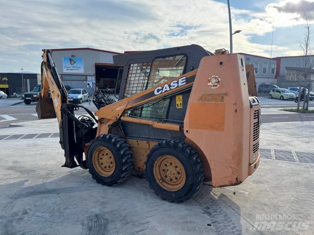 CASE 40 XT 滑移装载机