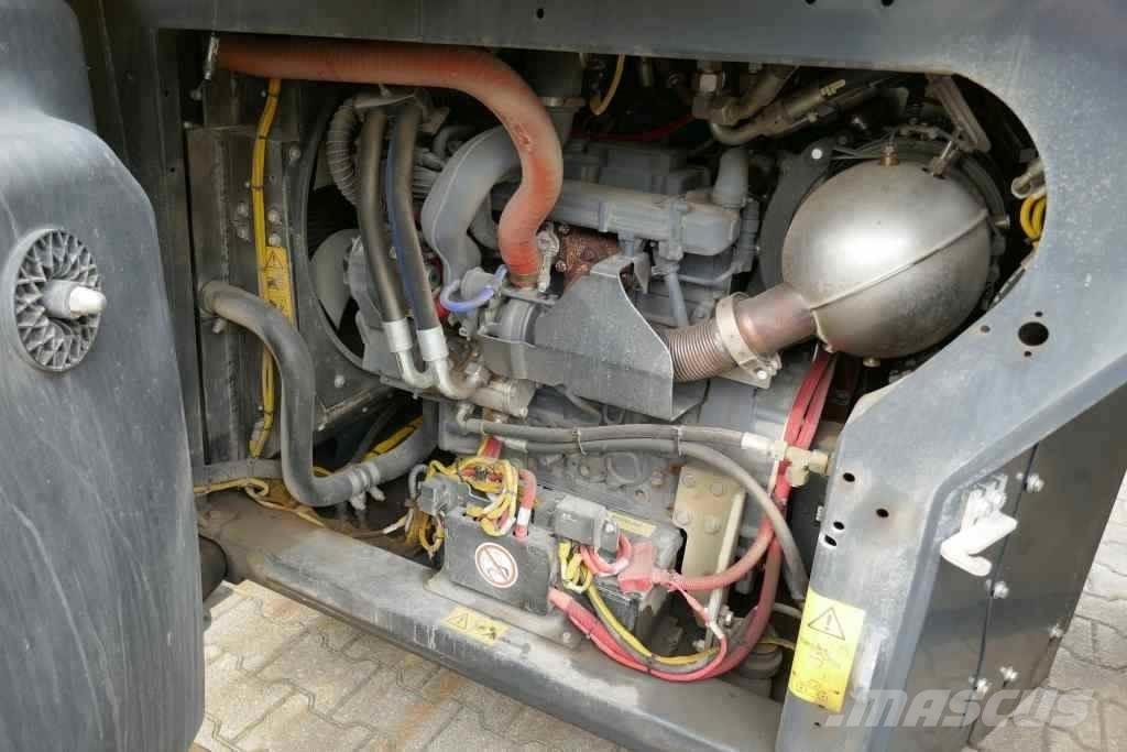Bomag BW 174 AP-4v 双轮压路机