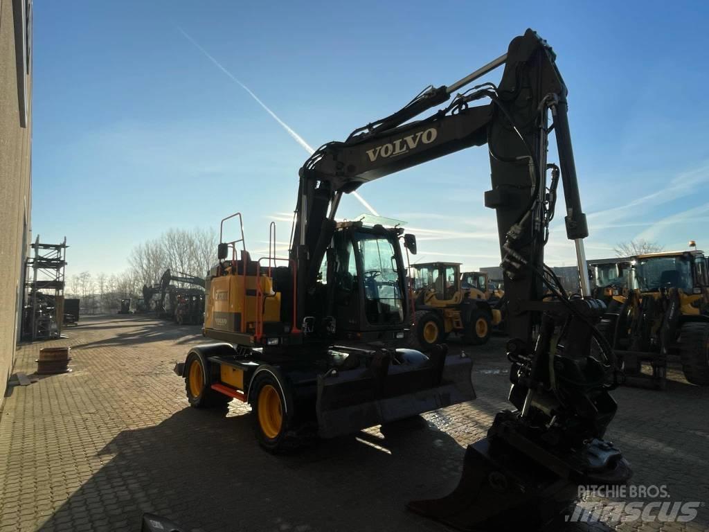 Volvo EWR130E 轮式挖掘机