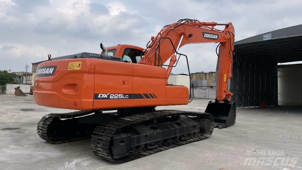 Doosan DX 225 履带挖掘机