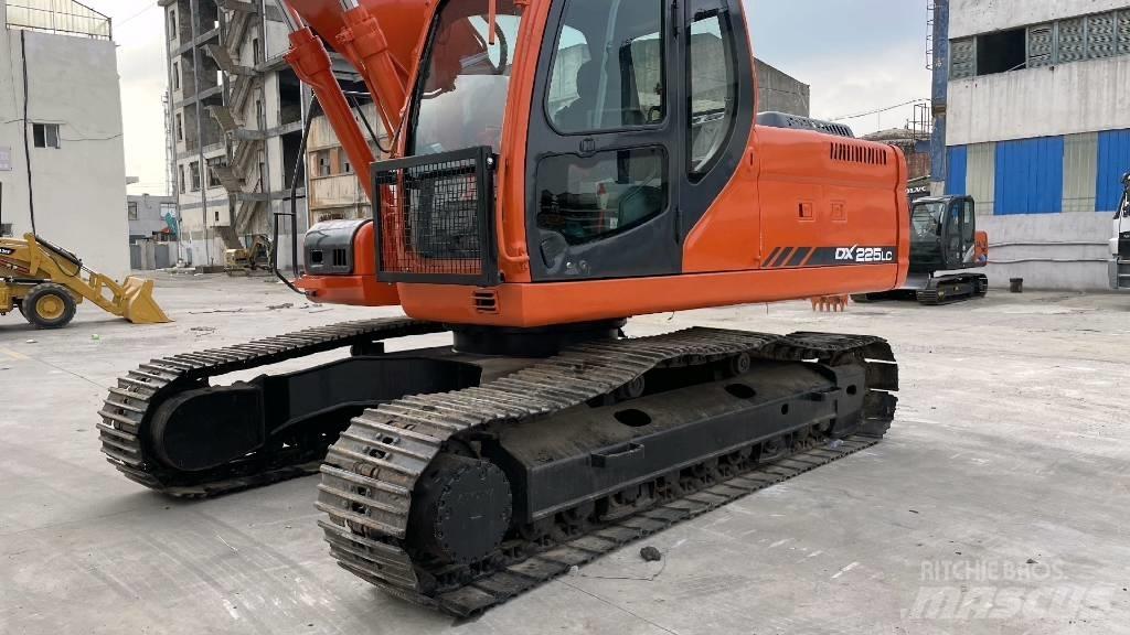 Doosan DX 225 履带挖掘机