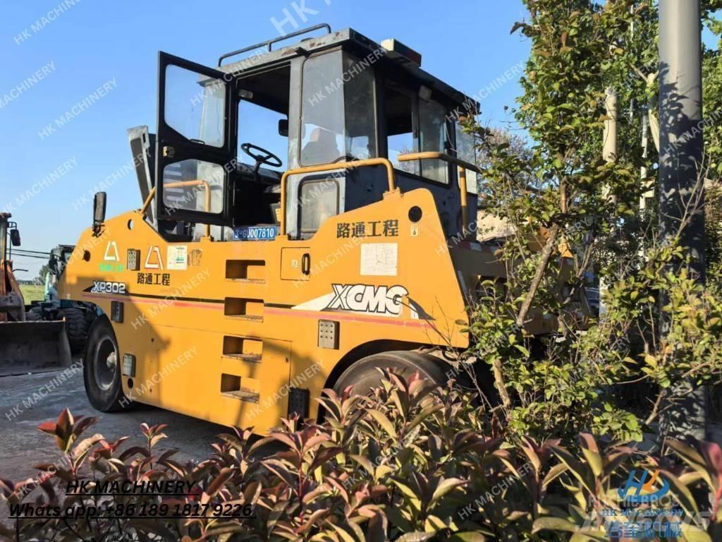 XCMG XP302 胶轮压路机