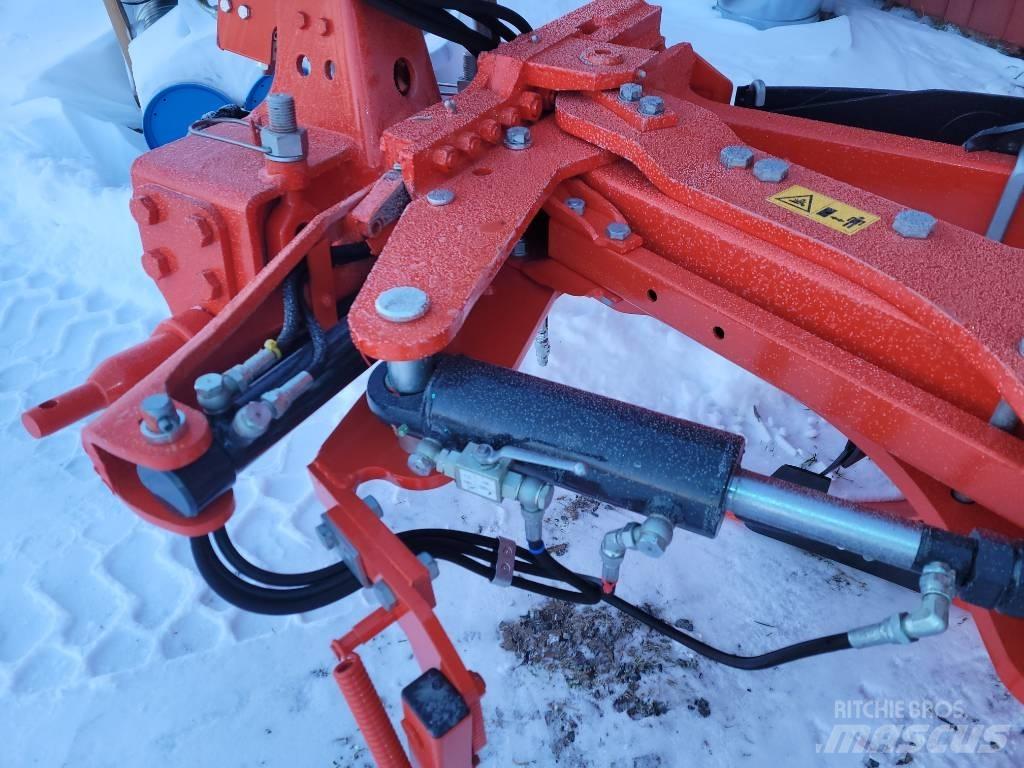 Kubota RM 3005V 双向犁