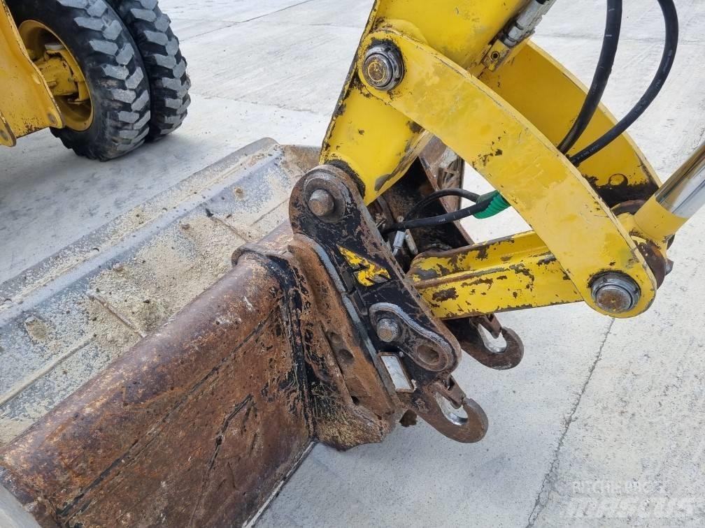 Komatsu PW 118 MR-8 轮式挖掘机