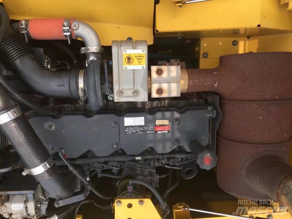 Komatsu pc200-8 履带挖掘机