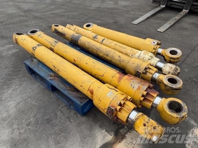 CAT 325 D 液压