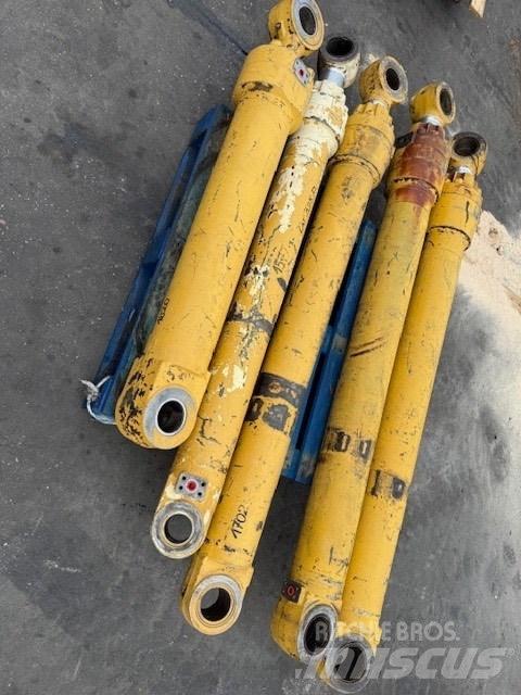 CAT 325 D 液压