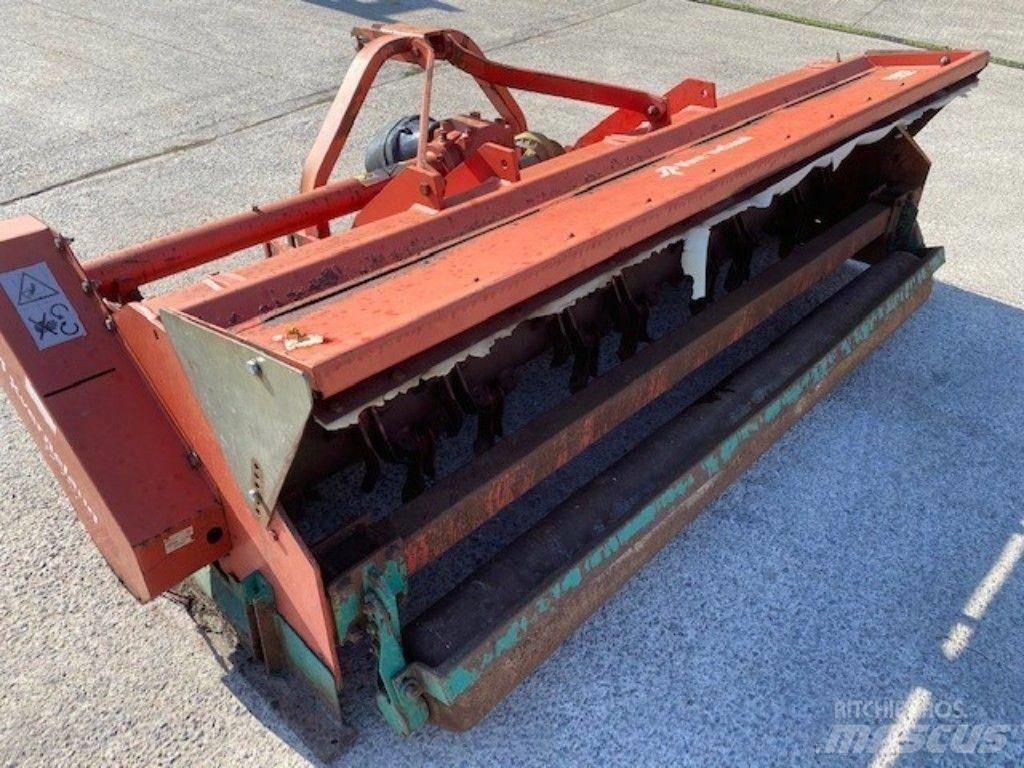 Kverneland FX 265 装载牵引式割草机