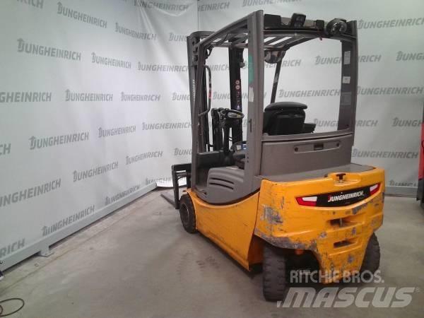 Jungheinrich EFG 320 电动叉车
