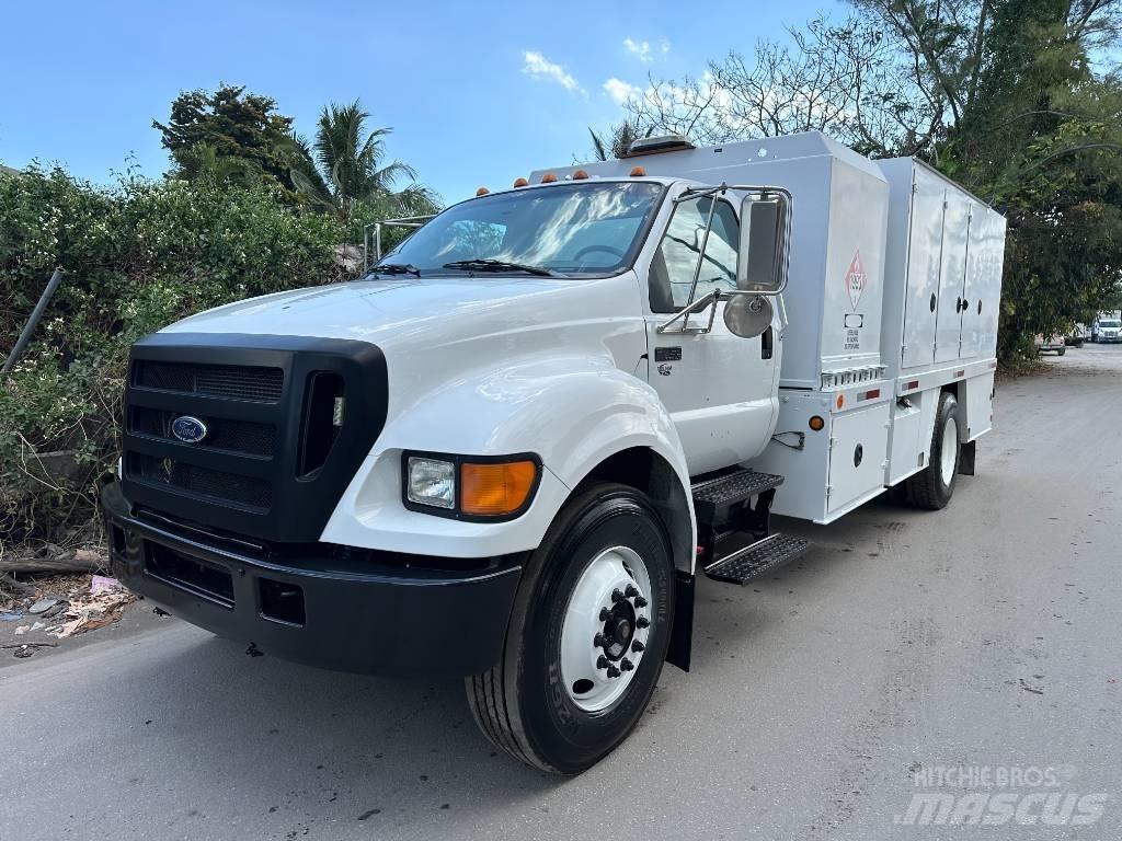 Ford F 750 XLT 油罐车