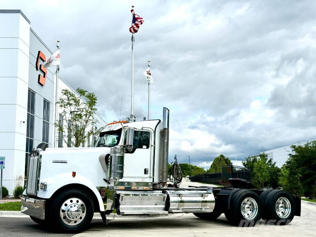 Kenworth W 900 牵引车