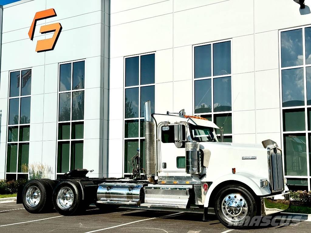 Kenworth W 900 牵引车