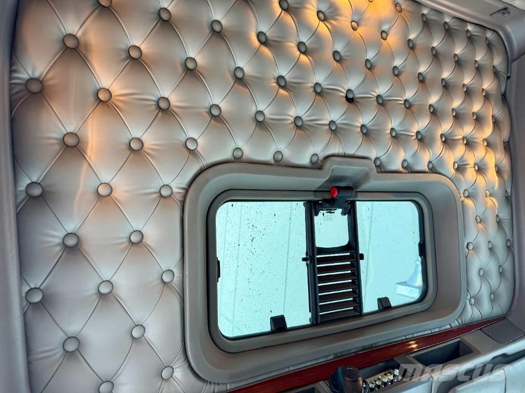 Kenworth W 900 牵引车