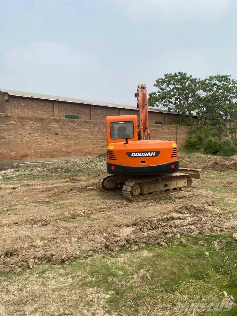 Doosan DX 80 中型挖掘机