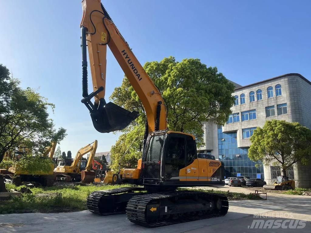 Hyundai R220-9S 轮式挖掘机