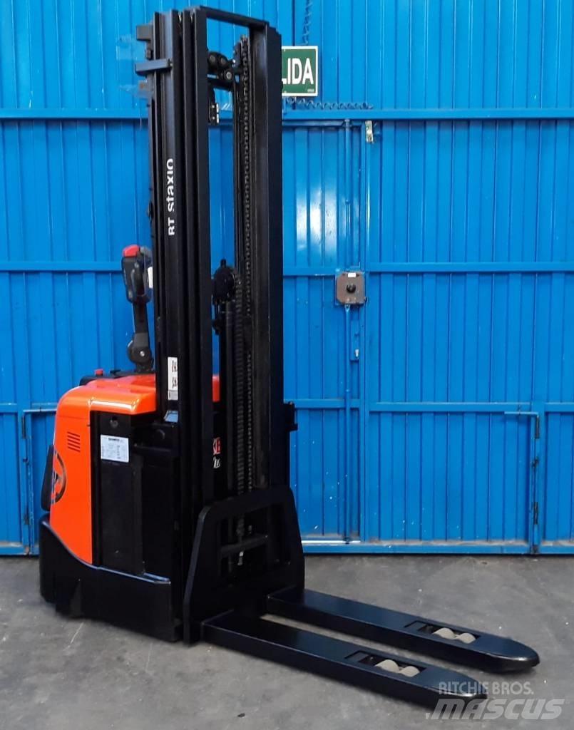 BT SPE 125 行走式堆垛机