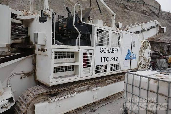 Schaeff ITC312 钻孔机