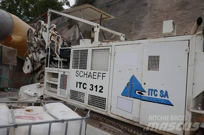 Schaeff ITC312 钻孔机