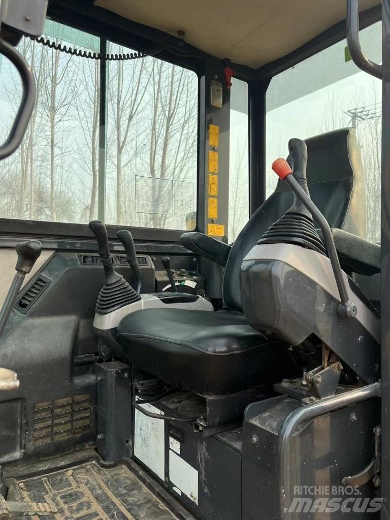 Komatsu PC58 中型挖掘机