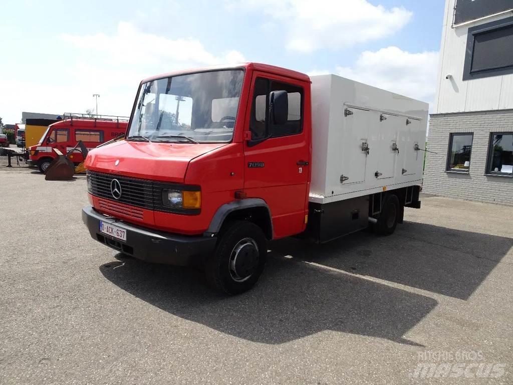 Mercedes-Benz 709D 冷藏车