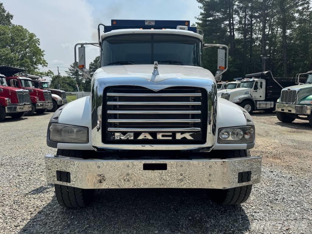 Mack Granite GU 713 自卸式货车