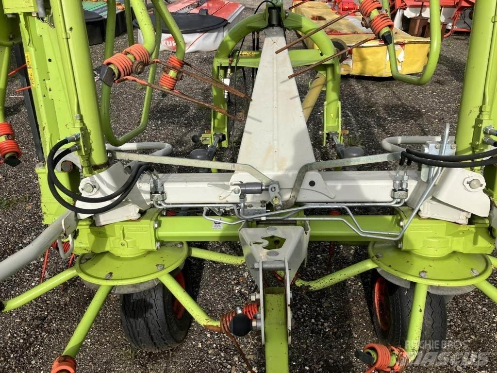 CLAAS VOLTO 1100 犁耙和摊草机