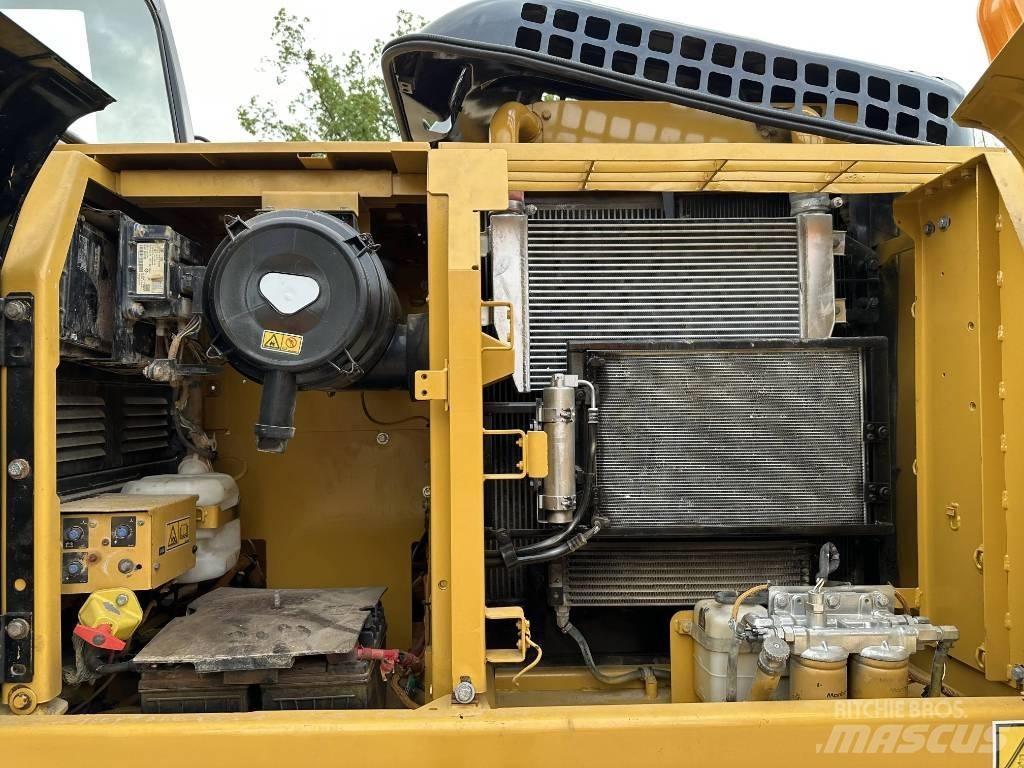CAT 320D2 履带挖掘机