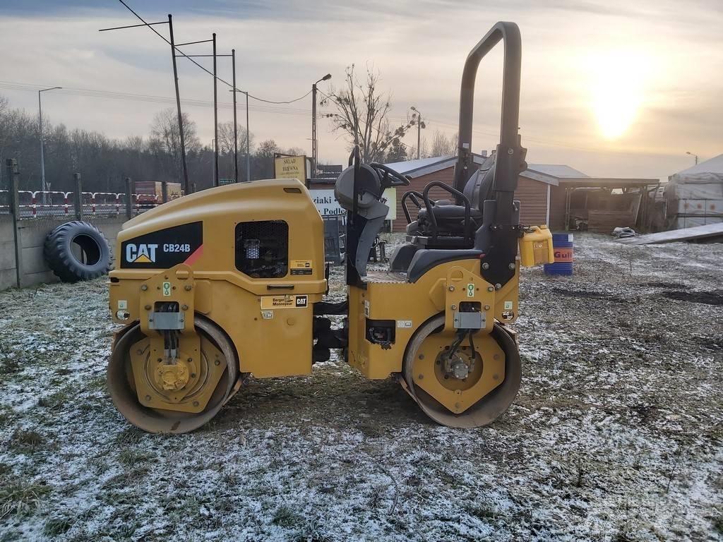 CAT CB 24 B 双轮压路机