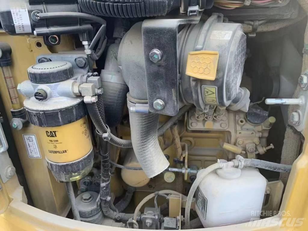 CAT 301.7 小型挖掘机