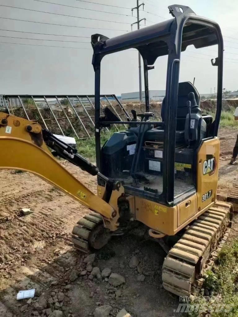 CAT 301.7 小型挖掘机