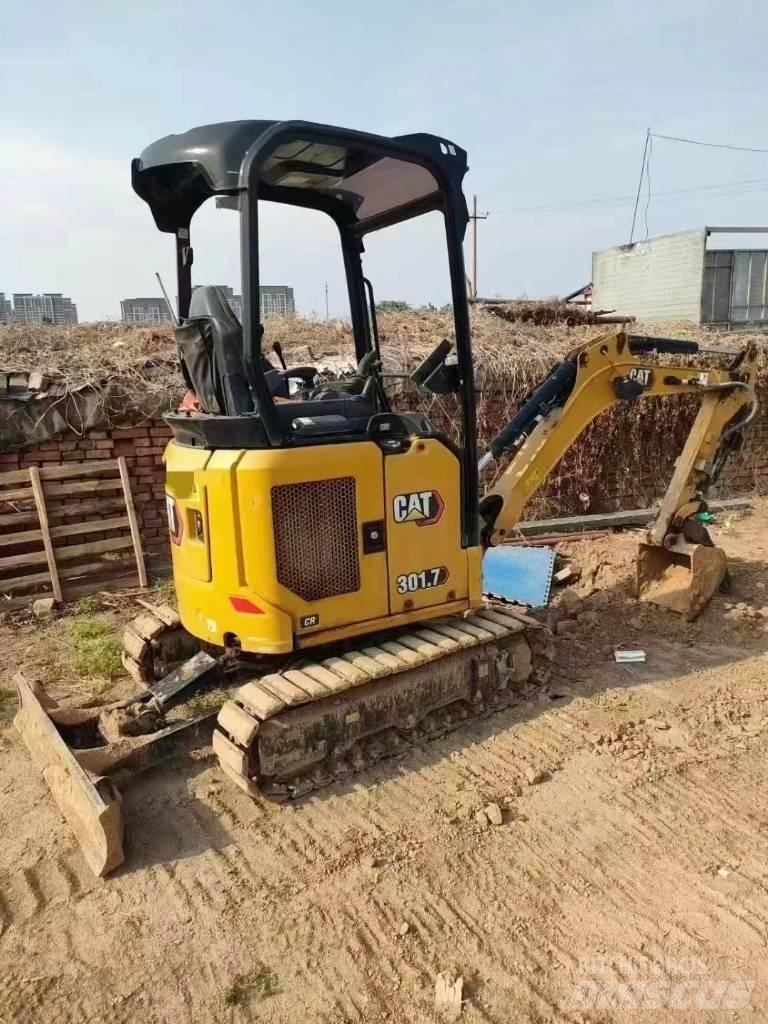 CAT 301.7 小型挖掘机