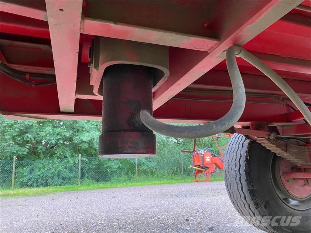 Agromet T-149 自卸拖车
