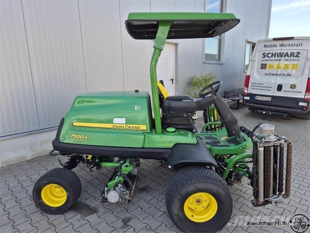 John Deere 7500A 高尔夫球车