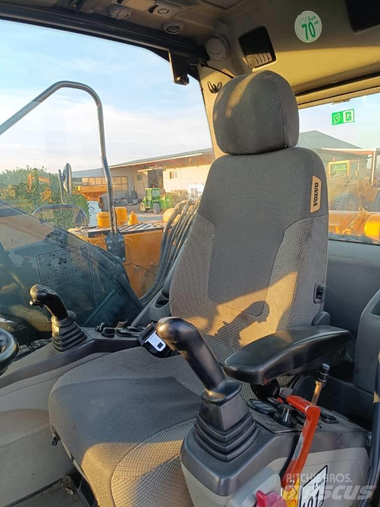 Volvo EW 140 C 轮式挖掘机