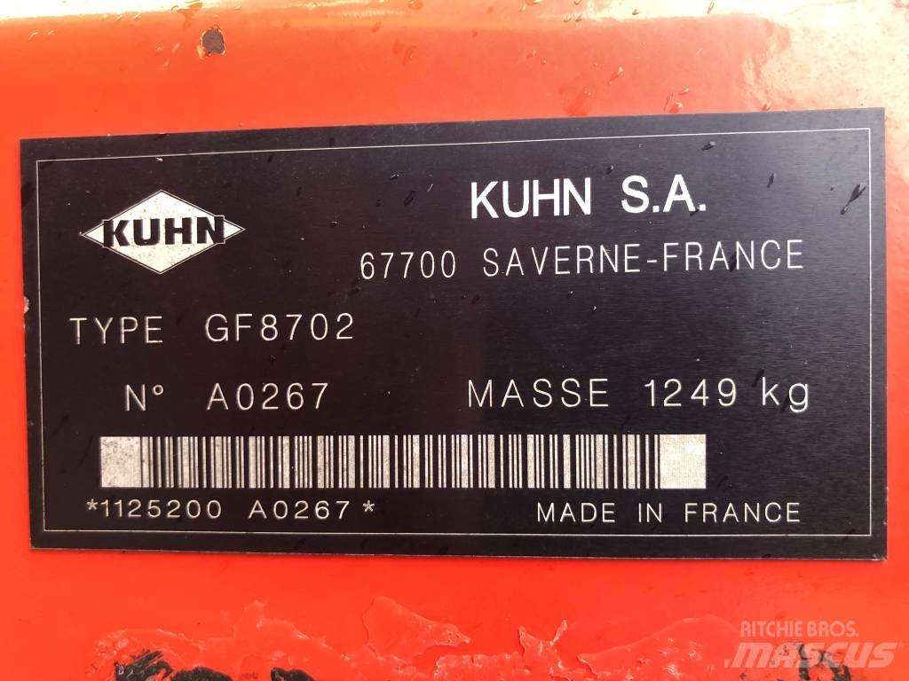Kuhn GF 8702 犁耙和摊草机