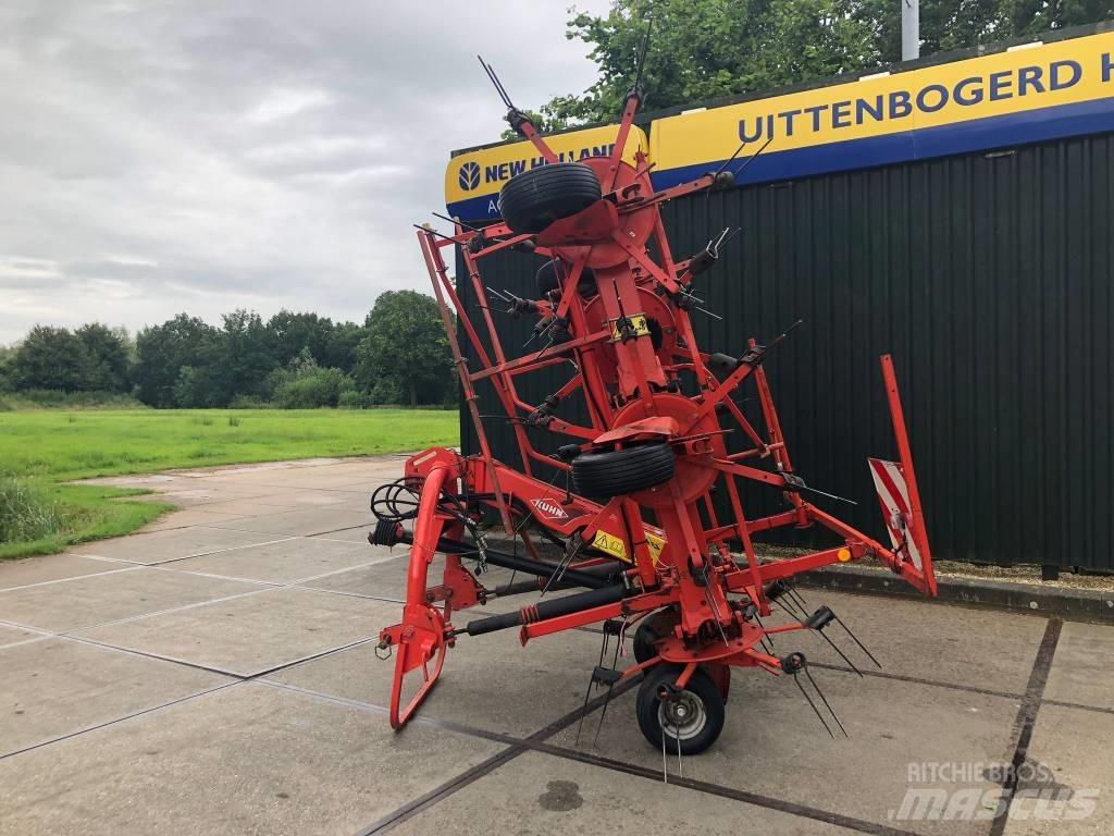 Kuhn GF 8702 犁耙和摊草机