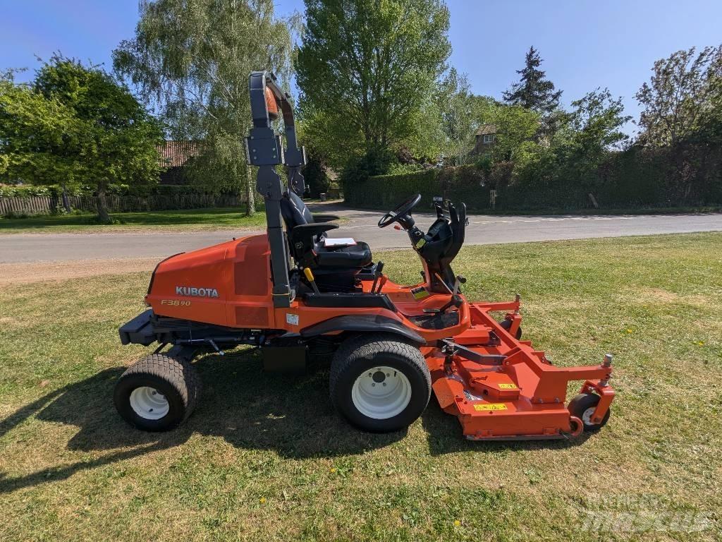 Kubota F 3890 骑乘式割草机
