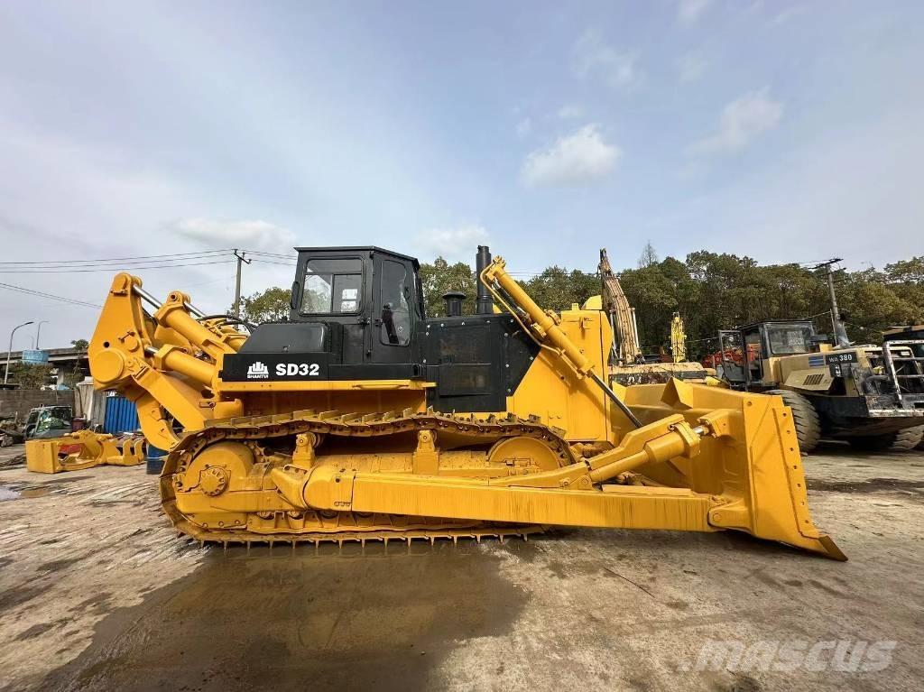 Shantui SD 32 履带挖掘机