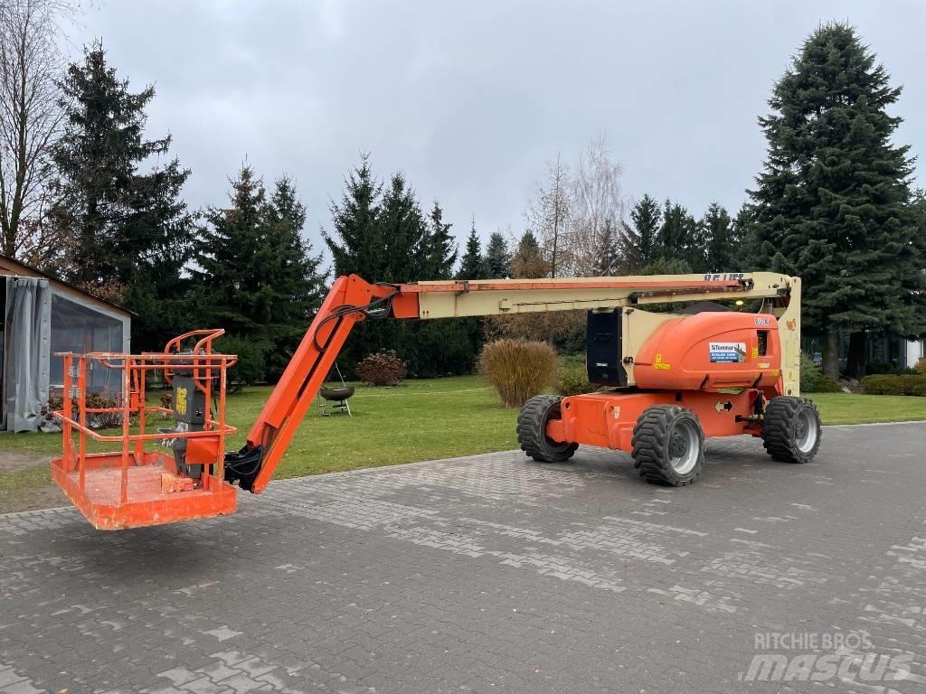 JLG 800 AJ 曲臂高空工作平台