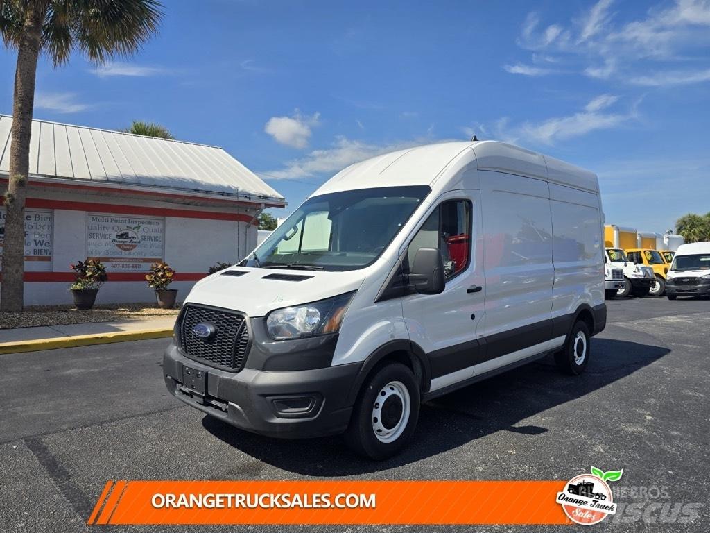 Ford Transit 250 大型面包车