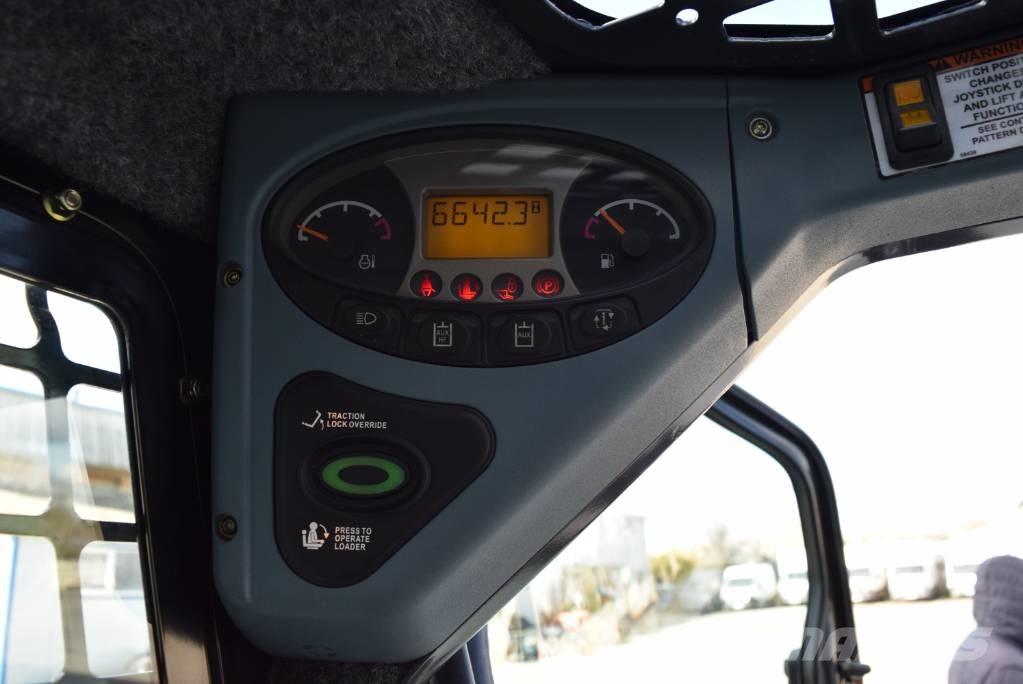 Bobcat S 220 滑移装载机